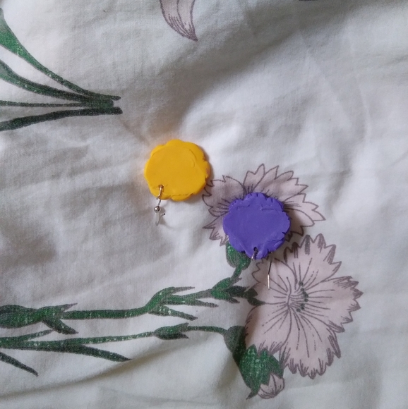Handmade Polymer Clay Flower Earrings - Picture 2 of 3